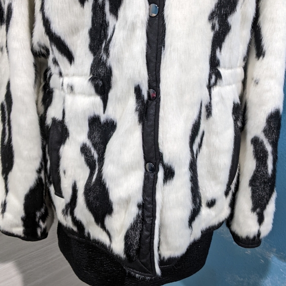 INC faux fur " Cruela"  jacket with pockets - Picture 3 of 10